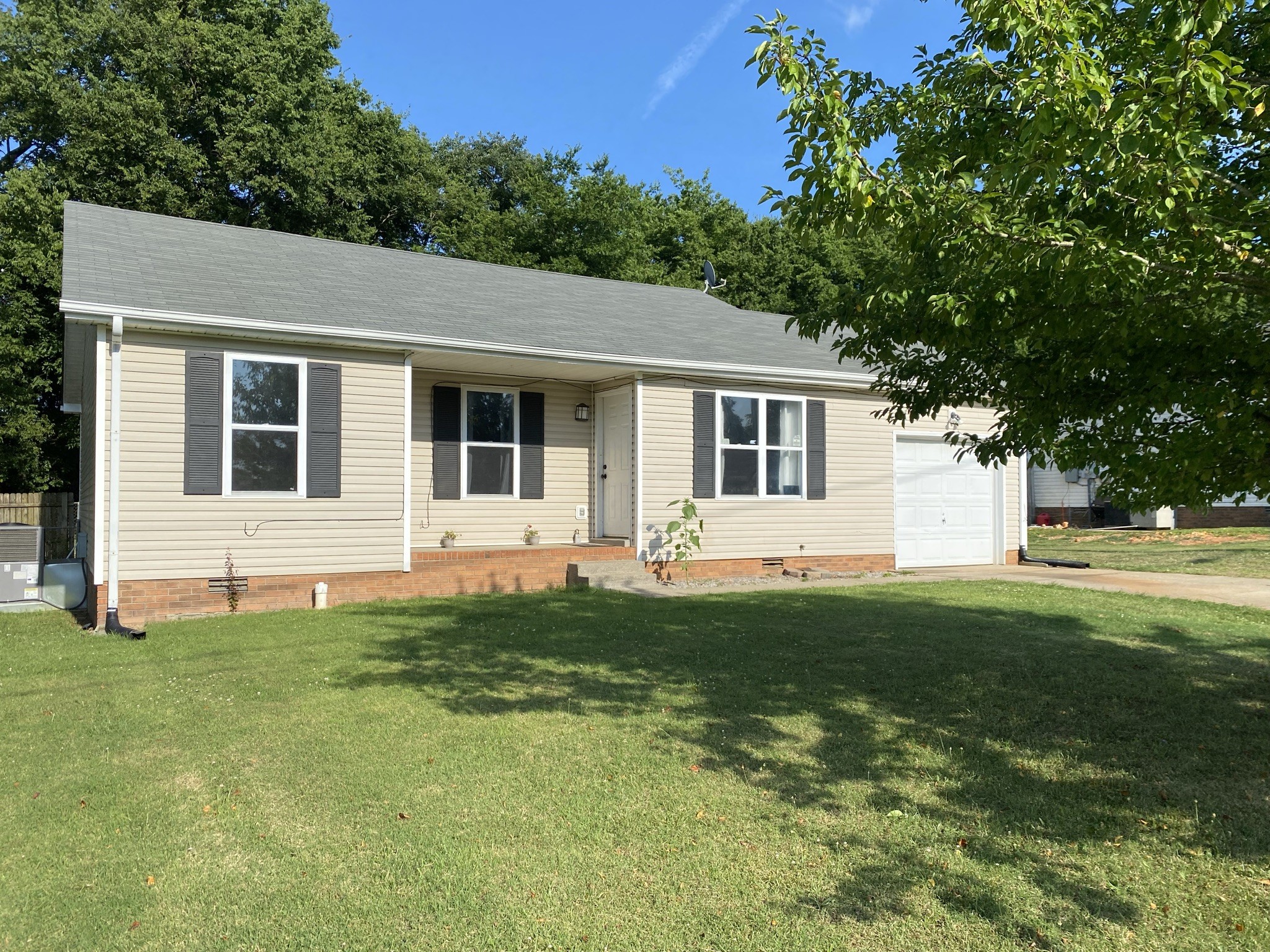 438 Carter Road Clarksville, TN 37042 - Photo 3 of 29 Gallery Image 3