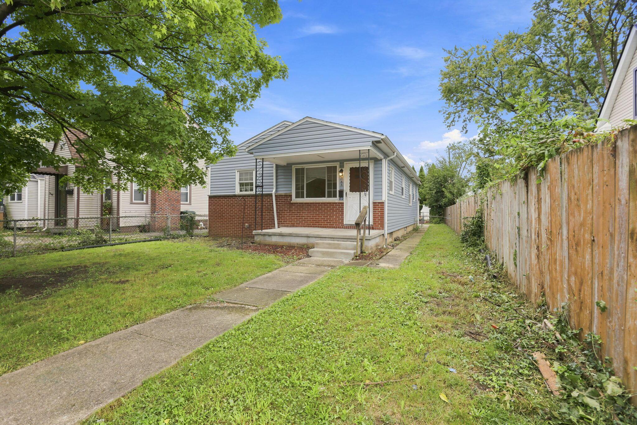 565 South Hampton Road Columbus, OH 43213 - Photo 3 of 39 2-web-or-mls-0D3A8447