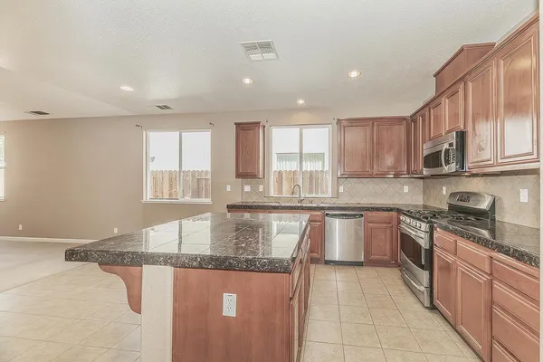 $600,000 | 645 Serena Avenue, Clovis, CA 93619