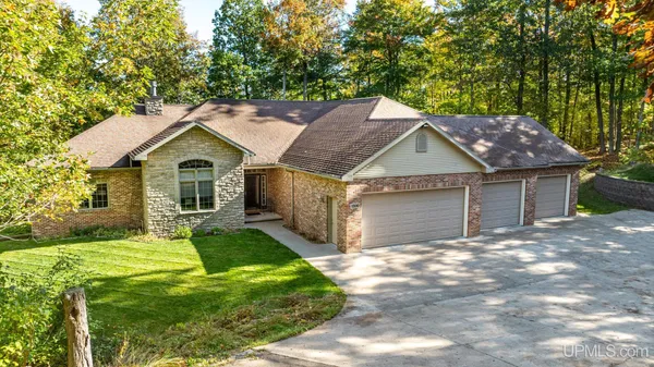 $644,500 | 1800 Middle Pointe Lane, Houghton, MI 49931