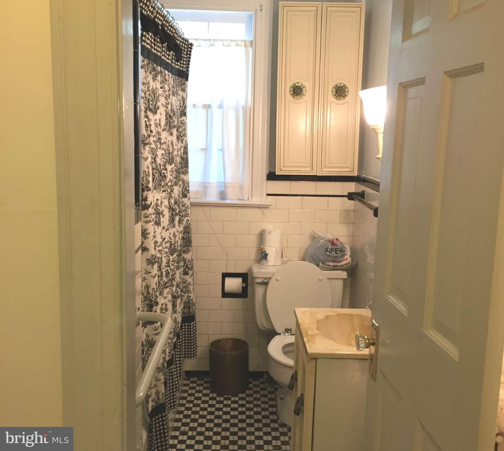 4614 Amherst Road College Park, MD 20740 - Photo 14 of 17 Bath