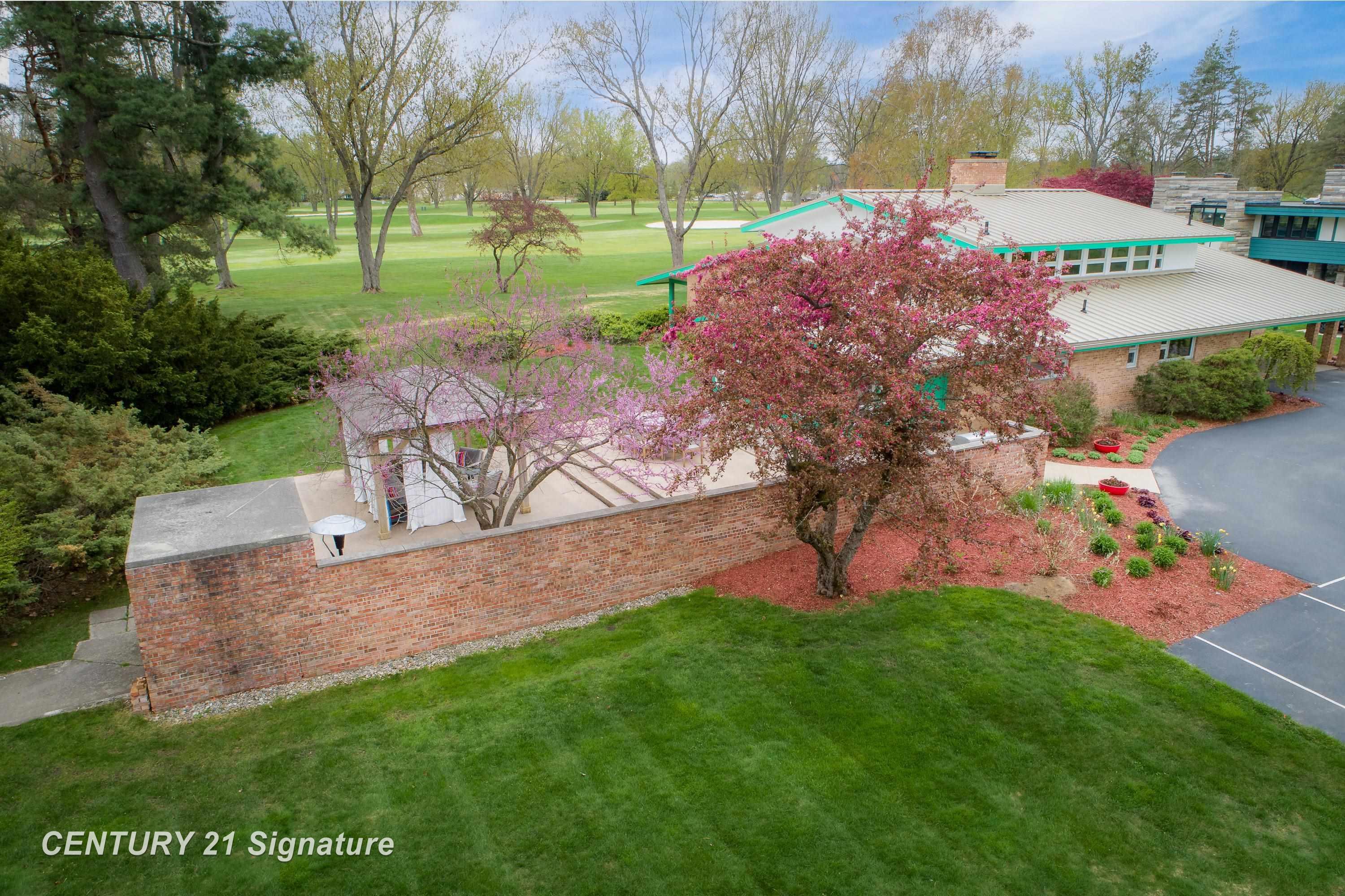 1015 West Sugnet Road Midland, MI 48640 - Photo 5 of 99 50174707-28262ea1-57f6-4e0c-b998-d5d3b89f61e8.JPG