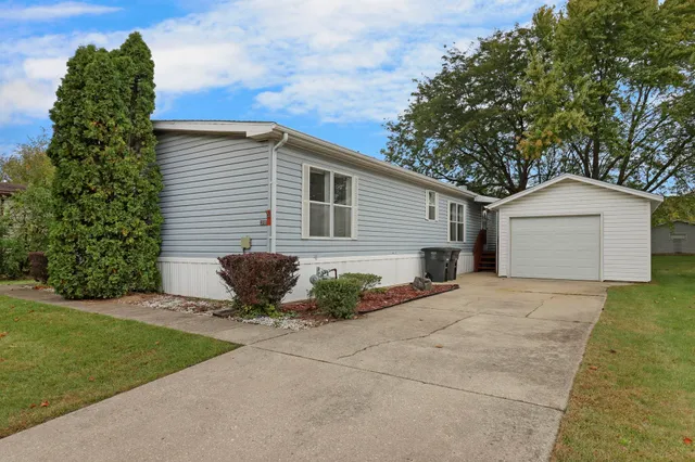 $145,000 | 424 Oak Lodge Road, Waterford, WI 53185