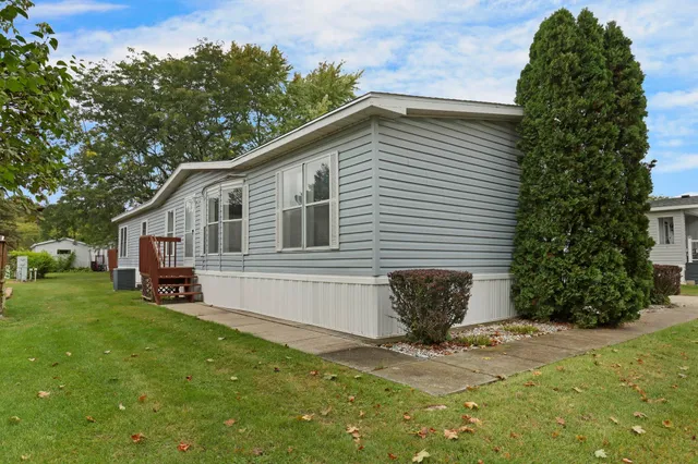 $145,000 | 424 Oak Lodge Road, Waterford, WI 53185