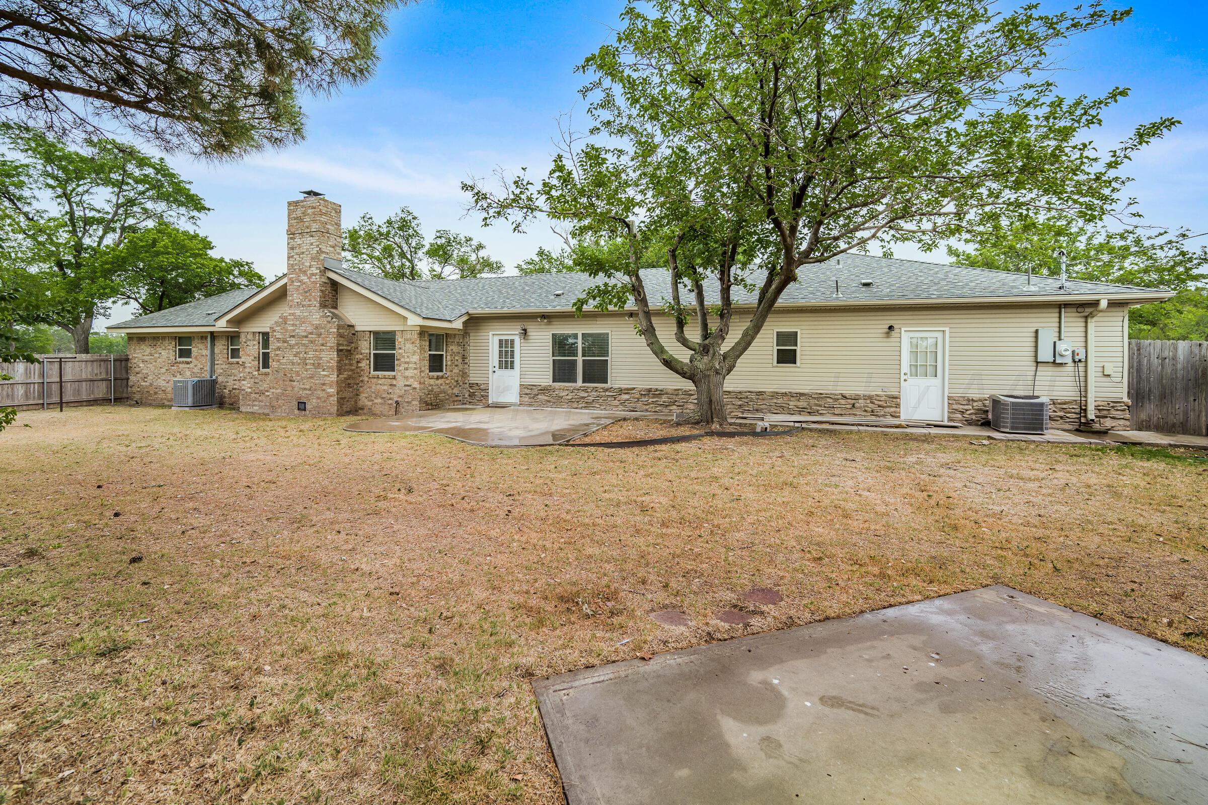 4400 West Farmers Avenue Amarillo, TX 79110 - Photo 4 of 27 a front view of a house with a yard