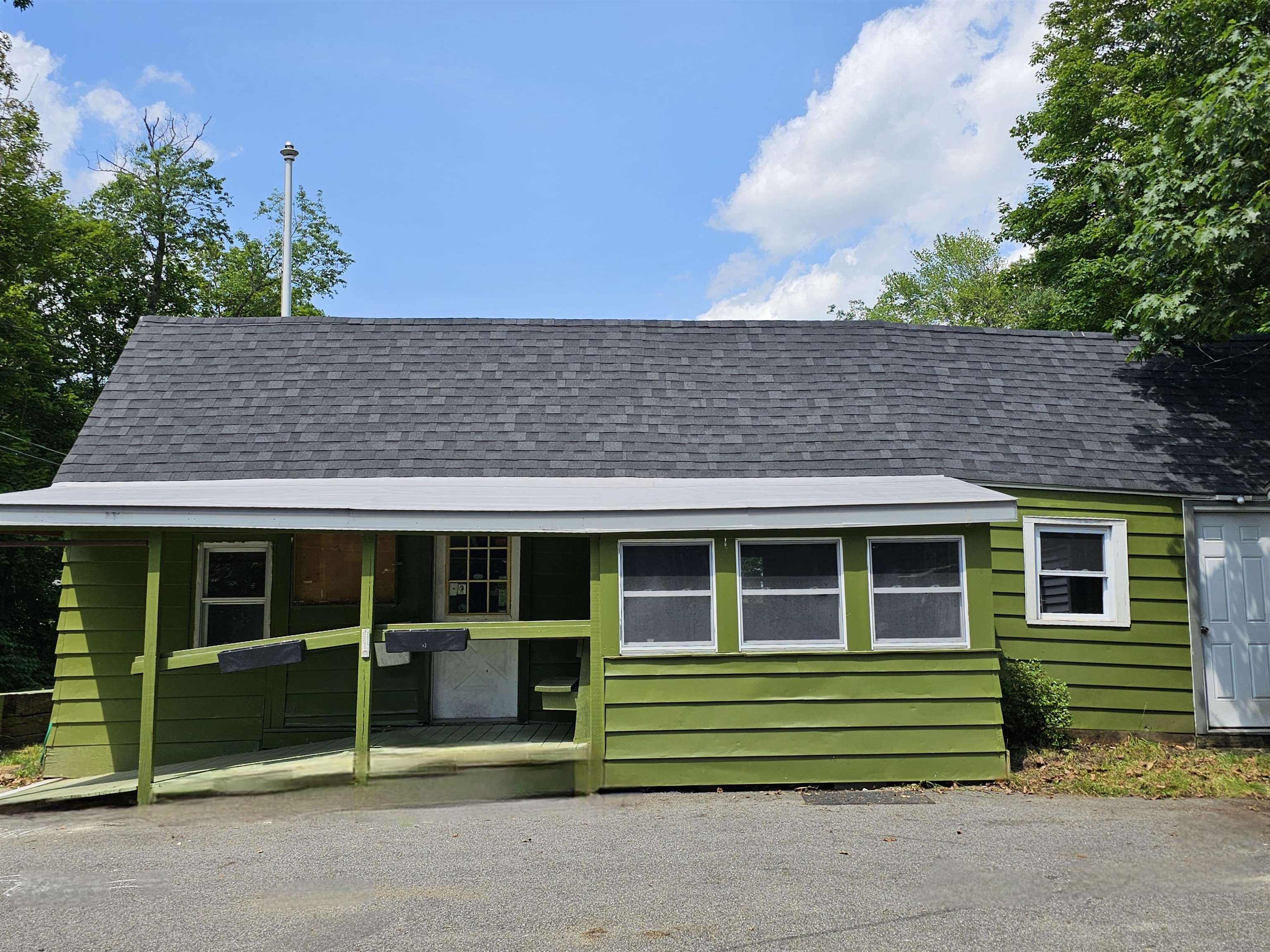 42 Upper Knight Street Keene, NH 03431 - Photo 2 of 32