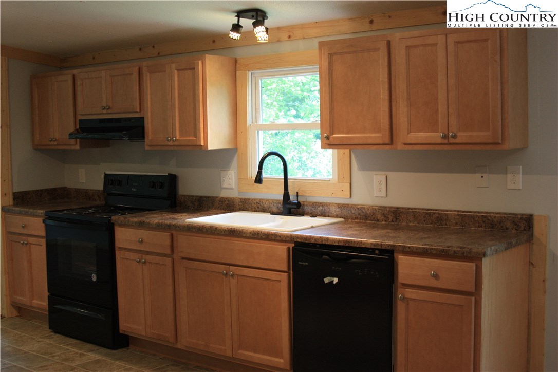 1721 Vanderpool Road Vilas, NC 28692 - Photo 4 of 26 Gallery Image 4