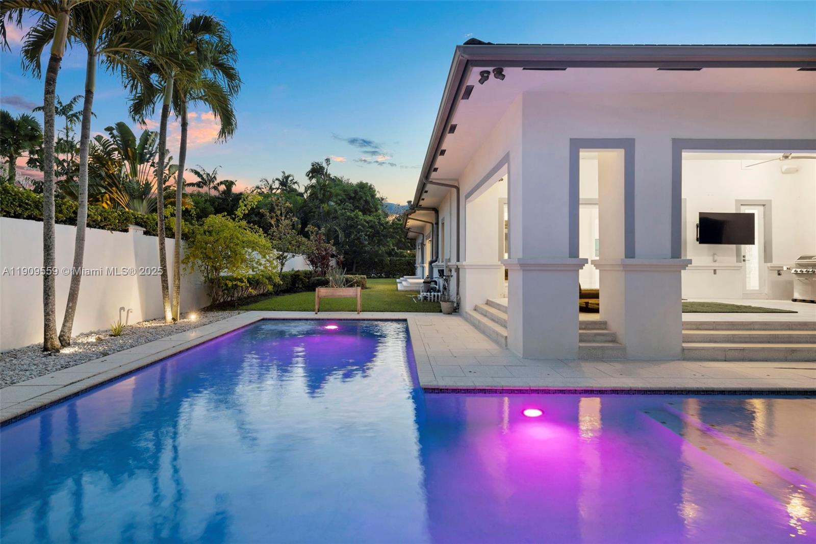 9580 Southwest 101st Terrace Miami, FL 33176 - Photo 15 of 88