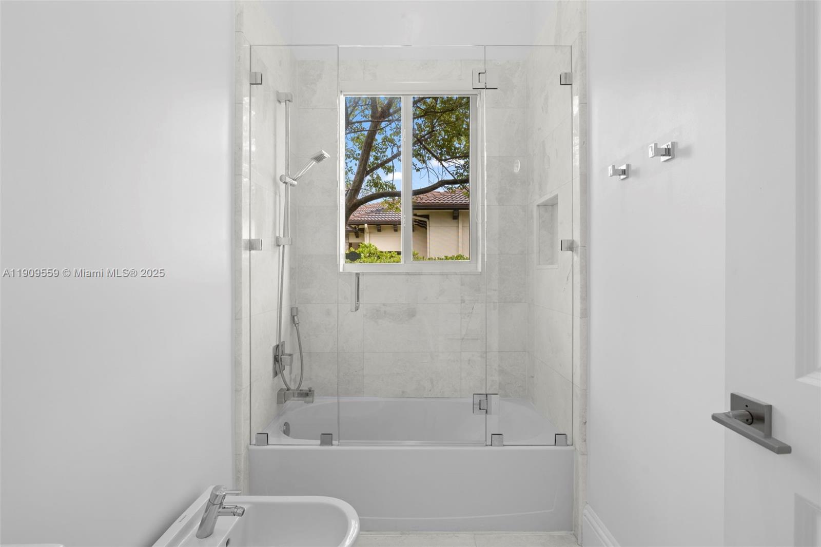 9580 Southwest 101st Terrace Miami, FL 33176 - Photo 30 of 88 a bathroom with a bathtub shower
