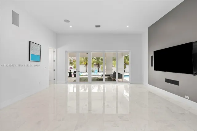 $17,000 | 9580 Southwest 101st Terrace, Miami, FL 33176