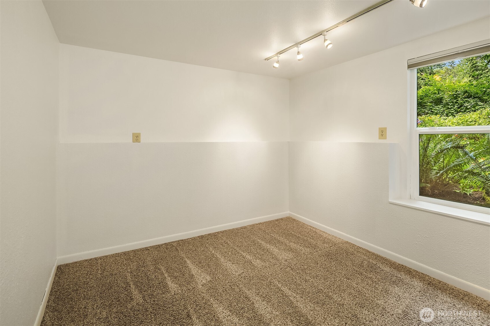 11469 Kallgren Road Northeast Bainbridge Island, WA 98110 - Photo 30 of 37 Gallery Image 30