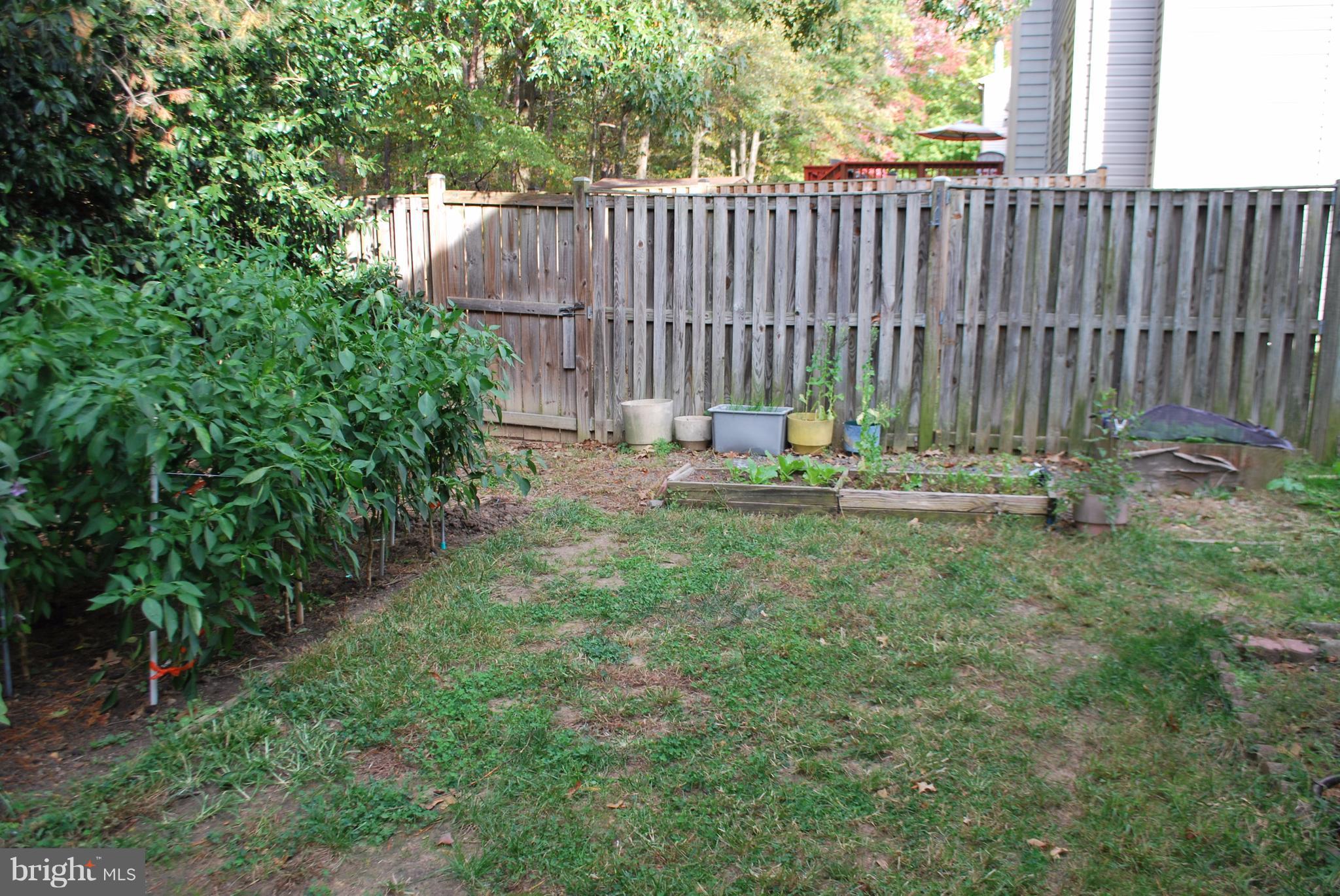 6900 Villa-Del-Rey Court Springfield, VA 22150 - Photo 18 of 29 a backyard of a house with table and chairs