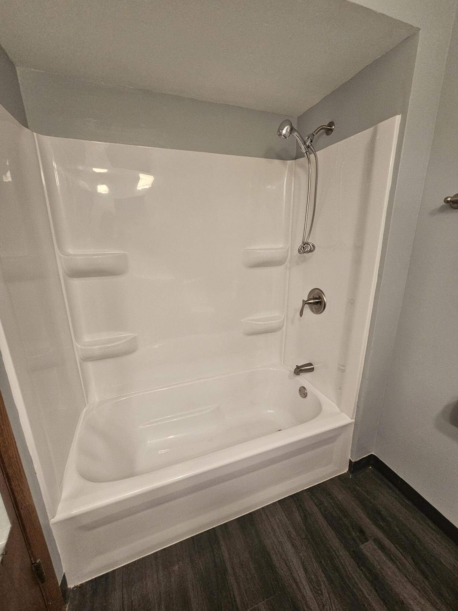 3160 South 95th Street Milwaukee, WI 53227 - Photo 16 of 23 3160 s 95th main bath 3