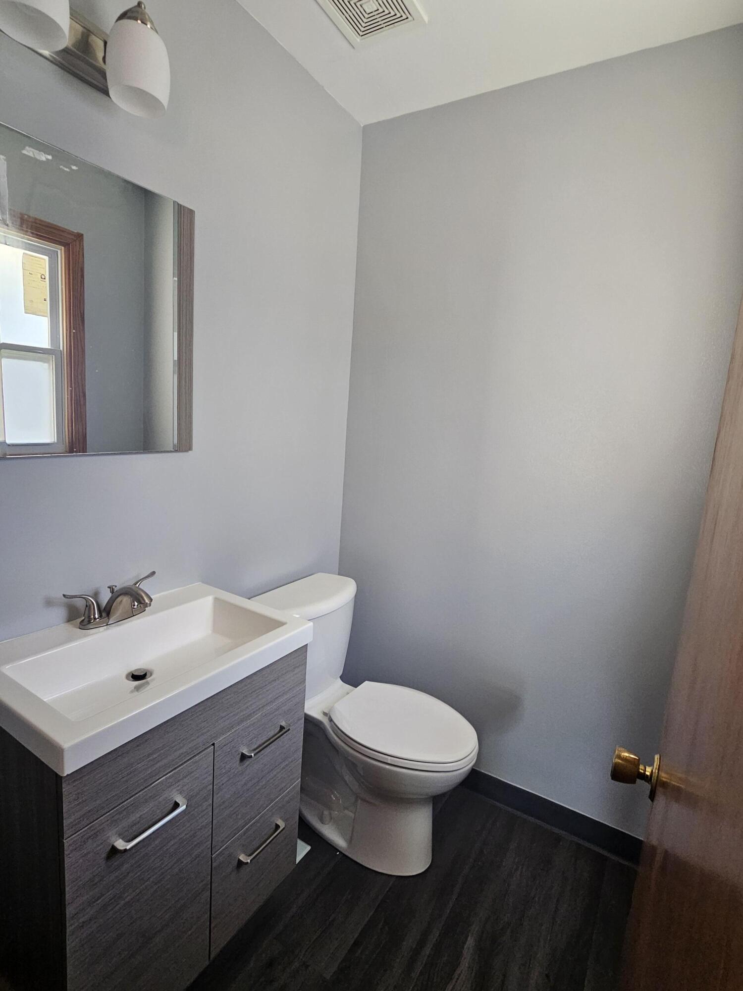 3160 South 95th Street Milwaukee, WI 53227 - Photo 7 of 23 3160 s 95th bathroom 2