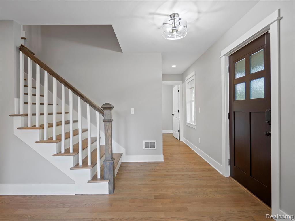 4101 Highfield Road Royal Oak, MI 48073 - Photo 5 of 47