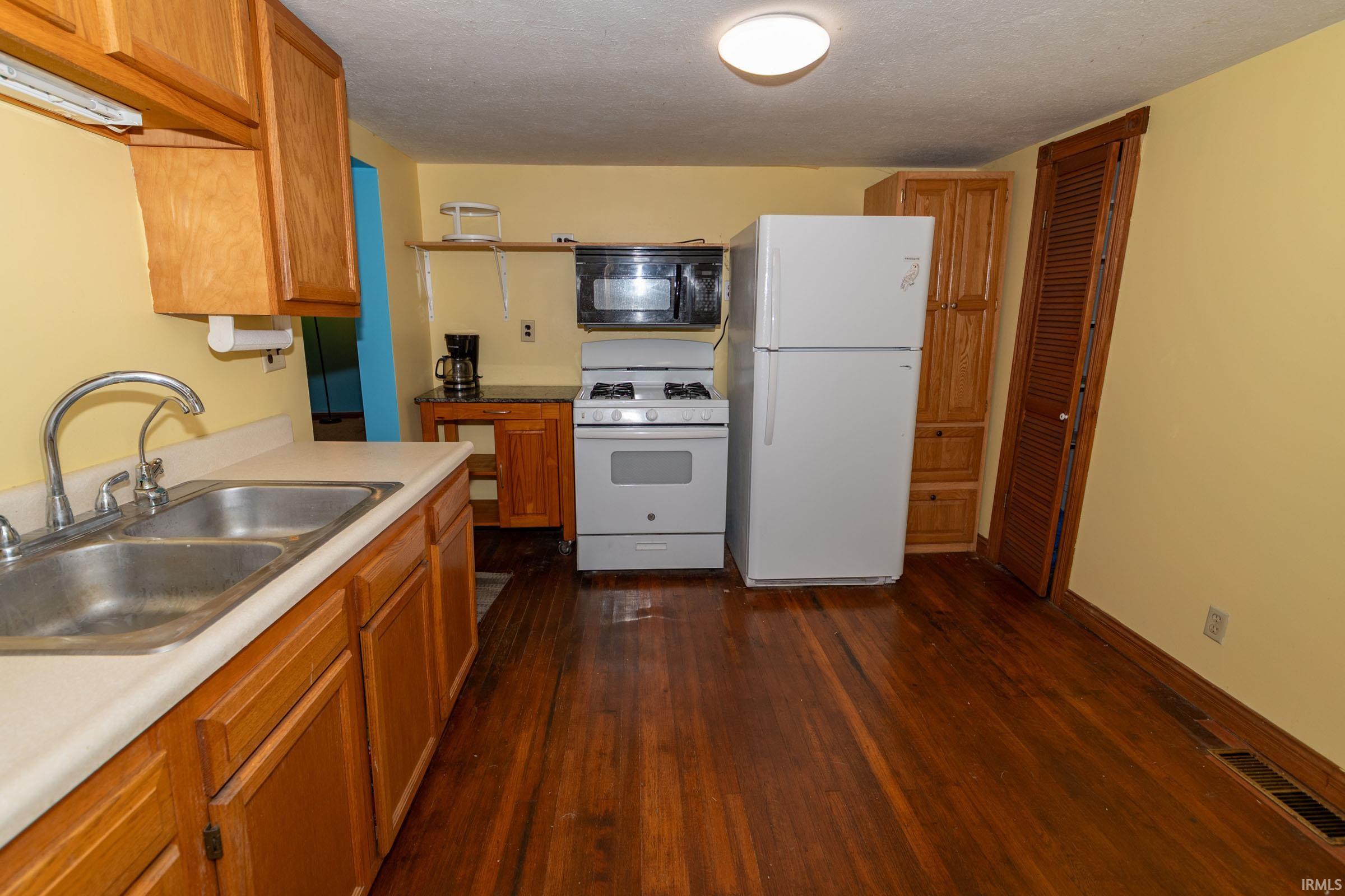 8558 Addison Street Bremen, IN 46506 - Photo 10 of 31 Gallery Image 10