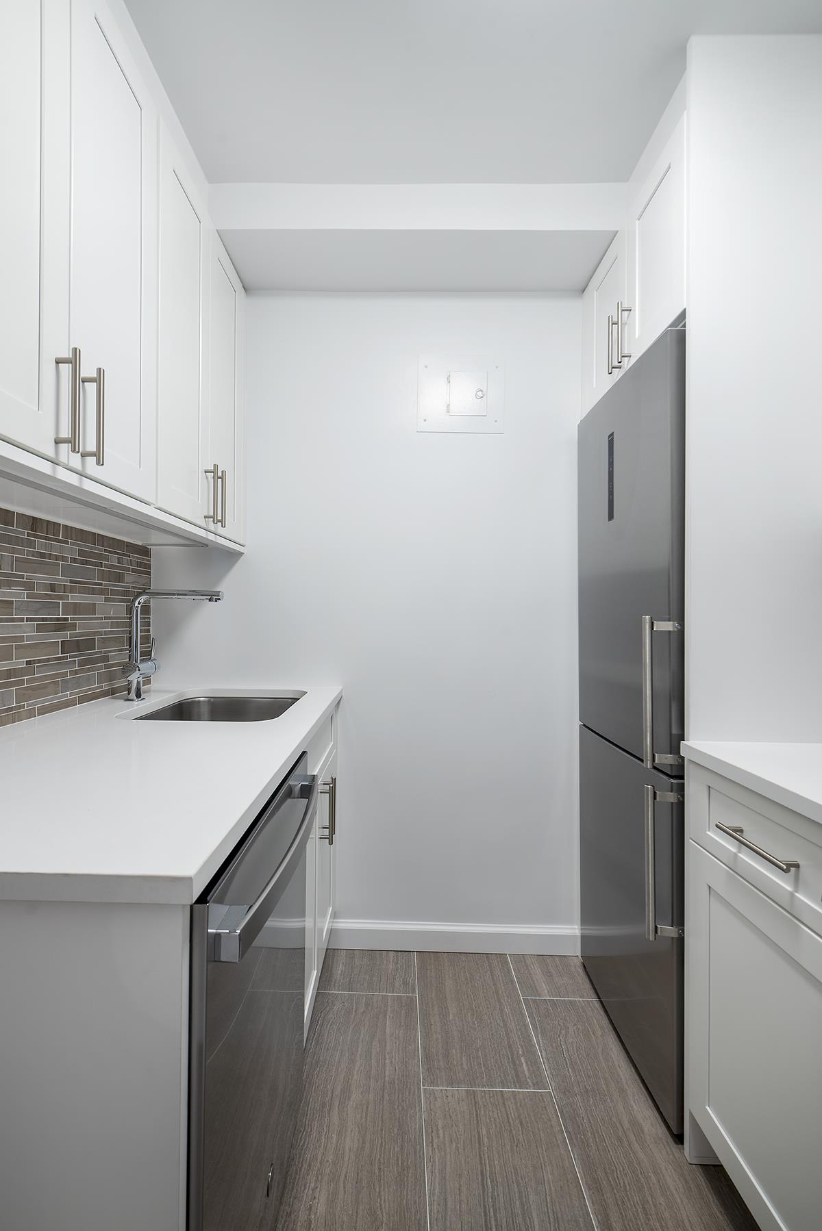 240 East 76th Street, Unit 5B Manhattan, NY 10021 - Photo 2 of 8