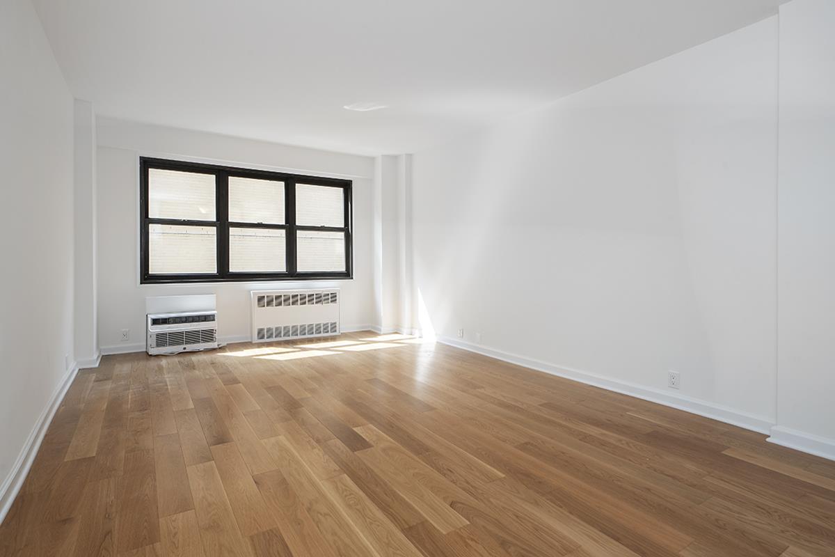 240 East 76th Street, Unit 5B Manhattan, NY 10021 - Photo 3 of 8