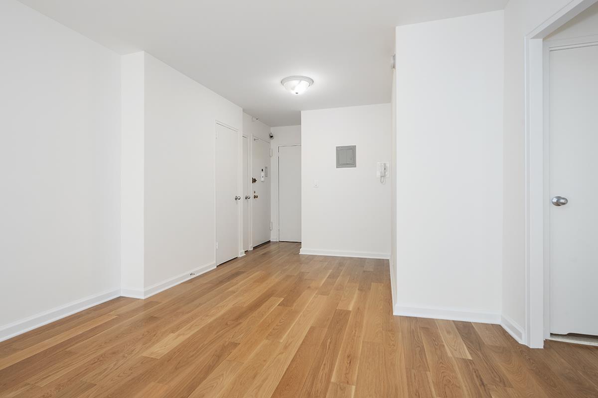 240 East 76th Street, Unit 5B Manhattan, NY 10021 - Photo 6 of 8