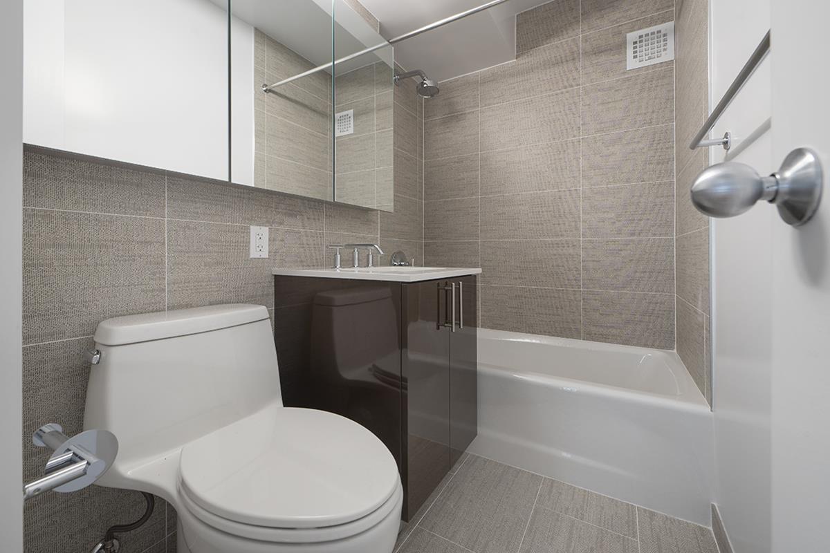 240 East 76th Street, Unit 5B Manhattan, NY 10021 - Photo 7 of 8