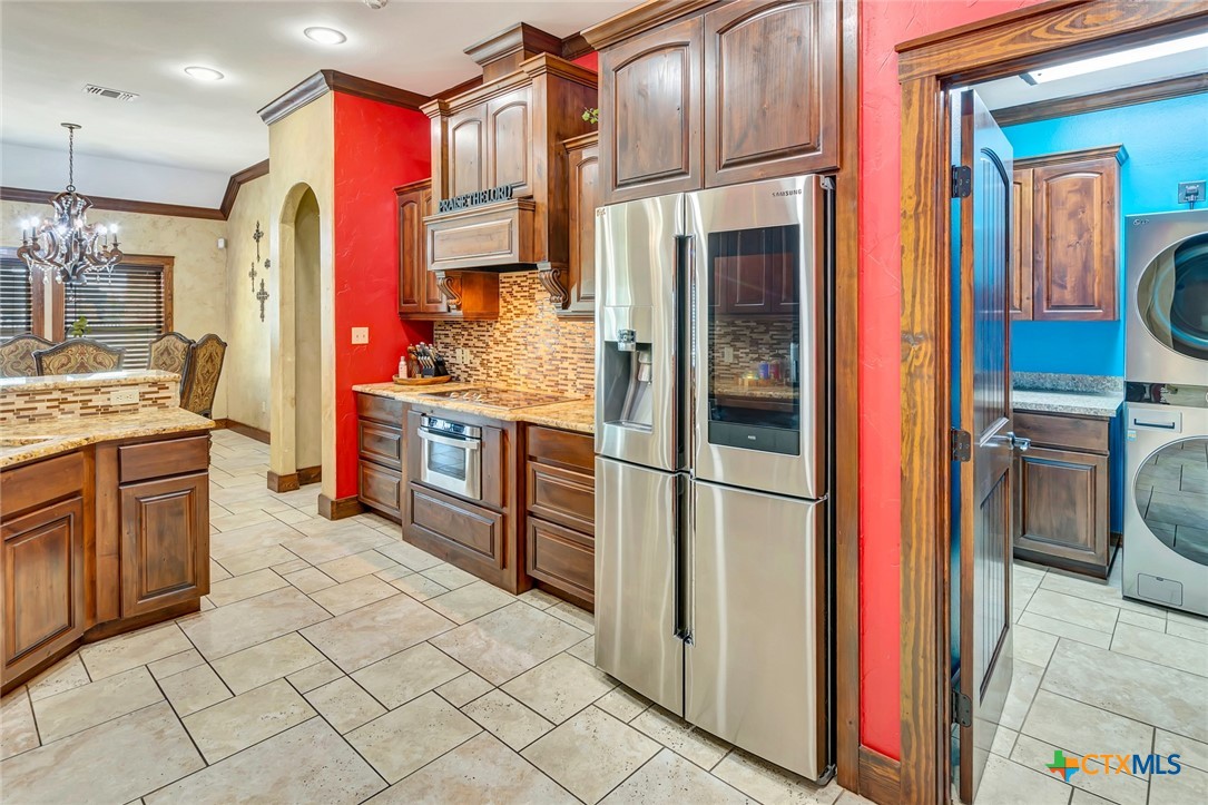 121 Spring Ridge Drive Victoria, TX 77904 - Photo 15 of 48 Main House Kitchen