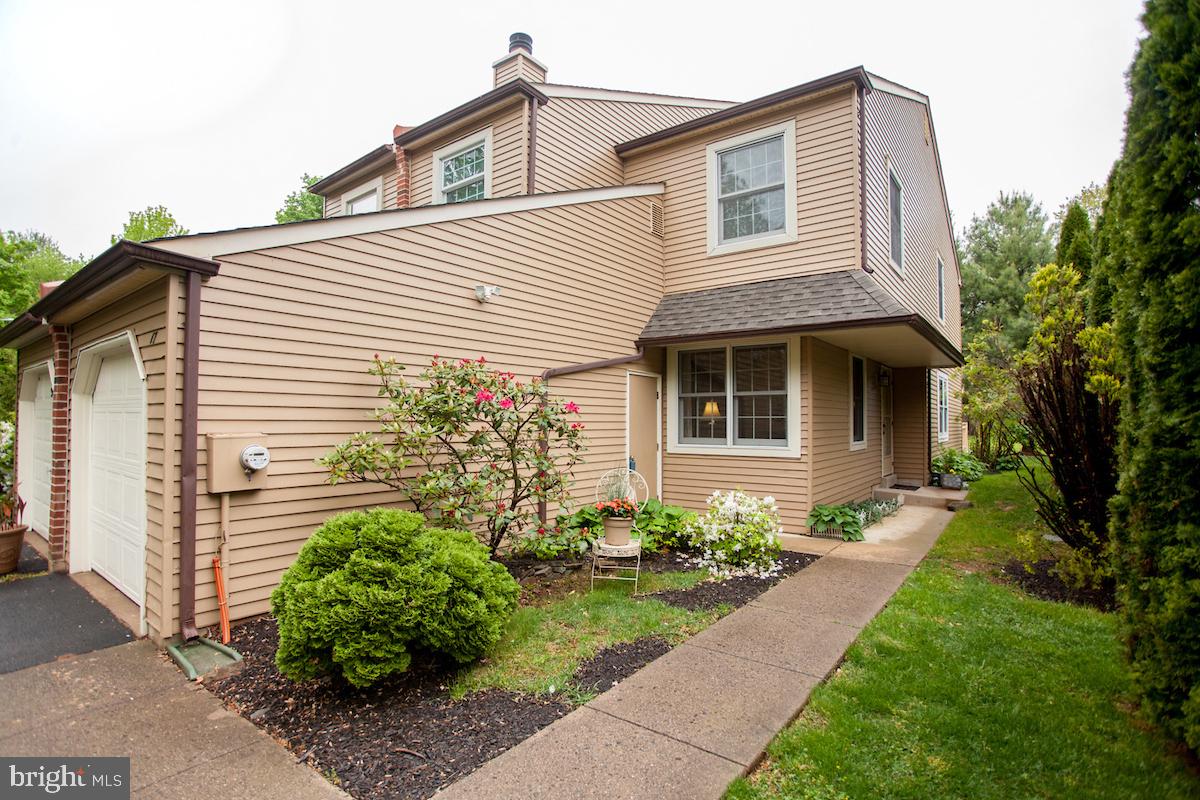 17 Stacey Drive Doylestown, PA 18901 - Photo 4 of 60