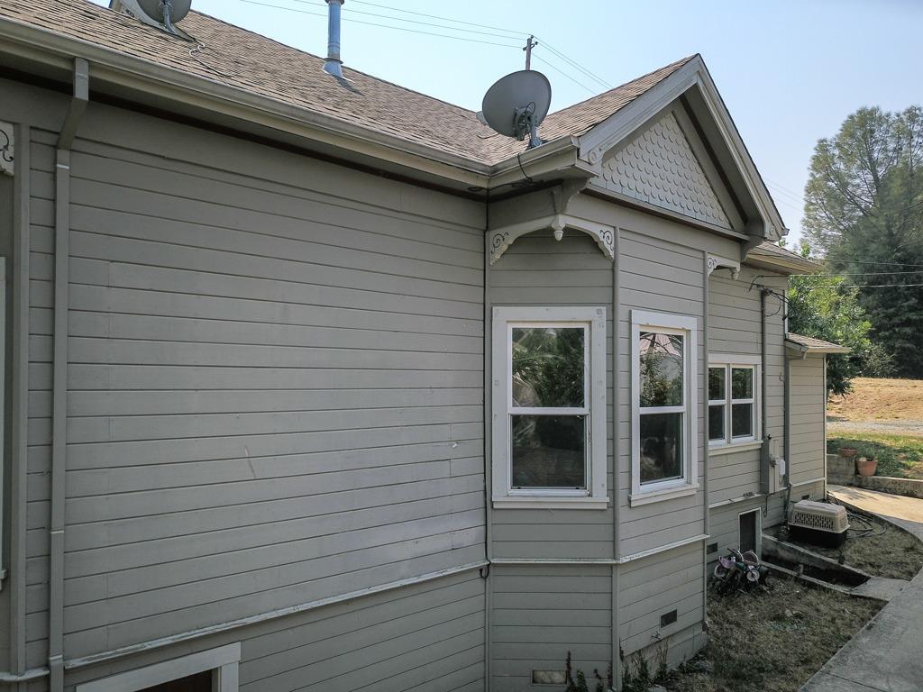 745 North Main Street Jackson, CA 95642 - Photo 4 of 25 a front view of a house with garden