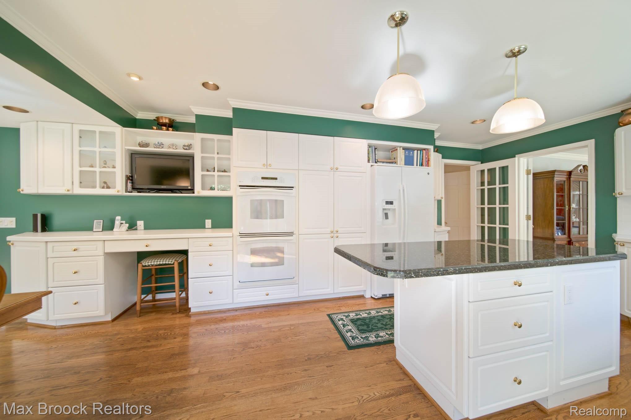 582 Overbrook Road Bloomfield Hills, MI 48302 - Photo 15 of 56 582 Overbrook_72.jpg