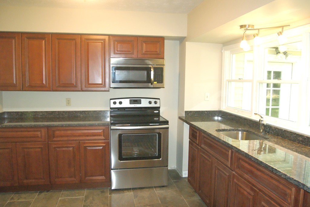 118 East Hill Road Brimfield, MA 01010 - Photo 3 of 19 Gallery Image 3