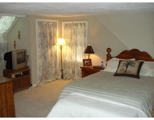 26 Elbridge Road Auburn, MA 01501 - Photo 8 of 13 Gallery Image 8