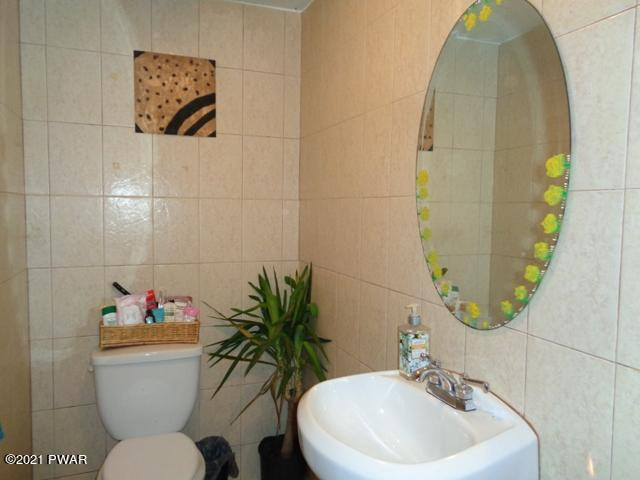 218 Towpath Road Hawley, PA 18428 - Photo 28 of 40 Lower level bath