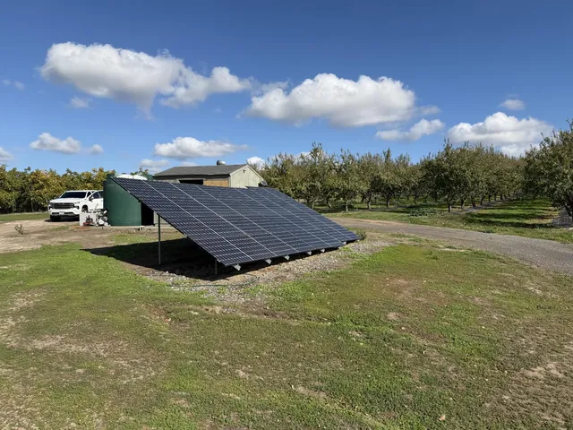 a view of a yard in front of the house