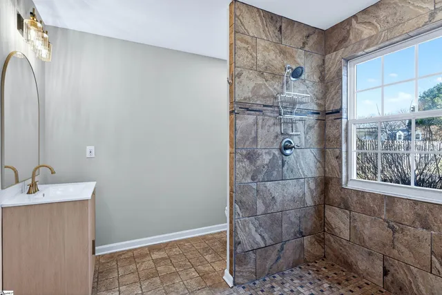 $437,000 | 7 Willow Oak Court, Simpsonville, SC 29681