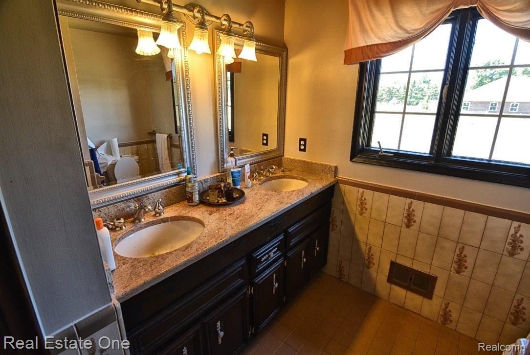 7330 West Gates Street Romeo, MI 48065 - Photo 27 of 36 thumb_DSC_0478_1024.jpg