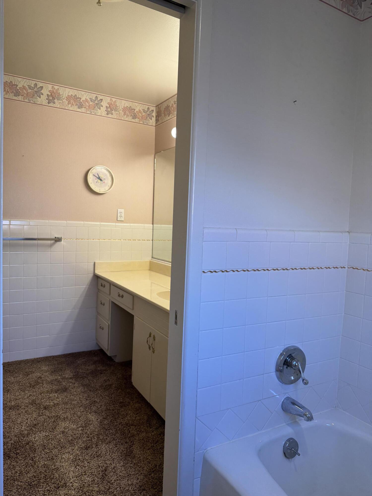 2208 South 4th Street Lamesa, TX 79331 - Photo 24 of 36 a bathroom with a tub a sink and mirror