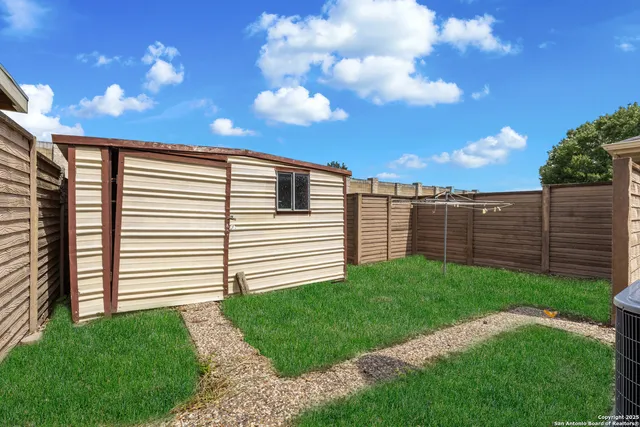 a view of a backyard with plants