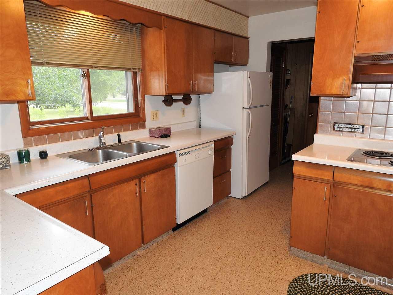 917 Roosevelt Road Niagara, WI 54151 - Photo 7 of 33 Gallery Image 7