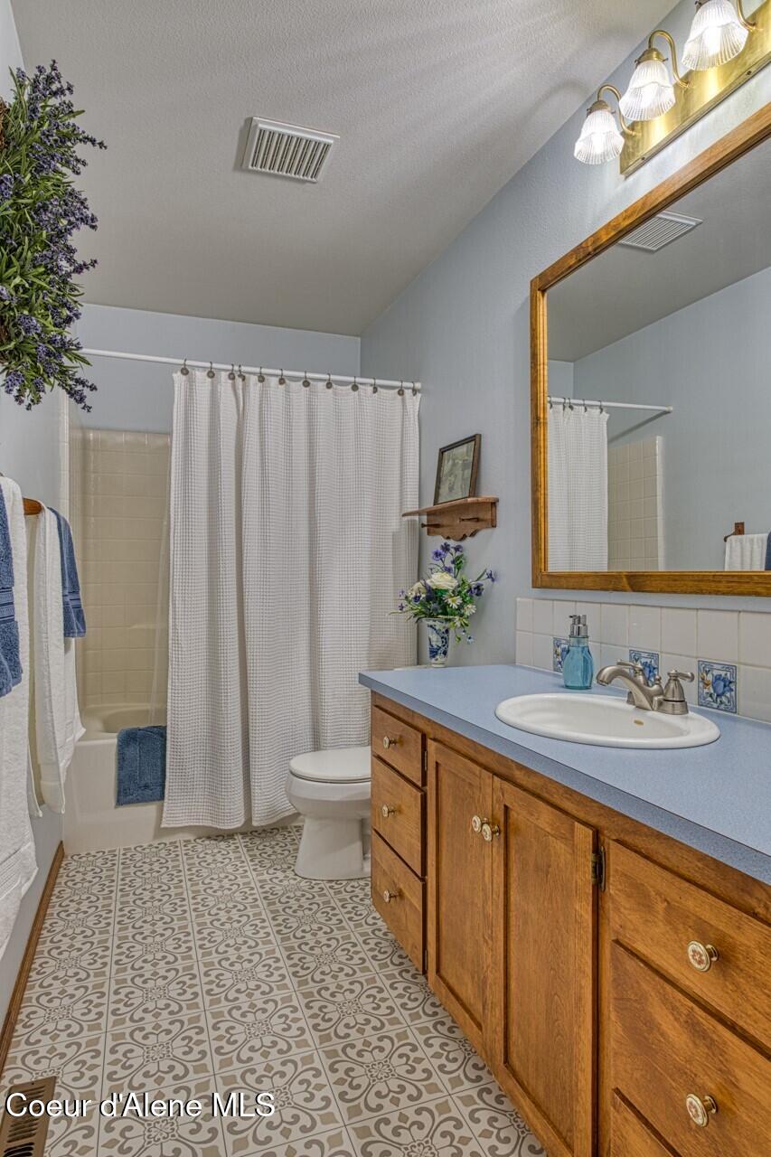 415 Shale Road Priest River, ID 83856 - Photo 21 of 58 Guest Full Bathroom Second Level