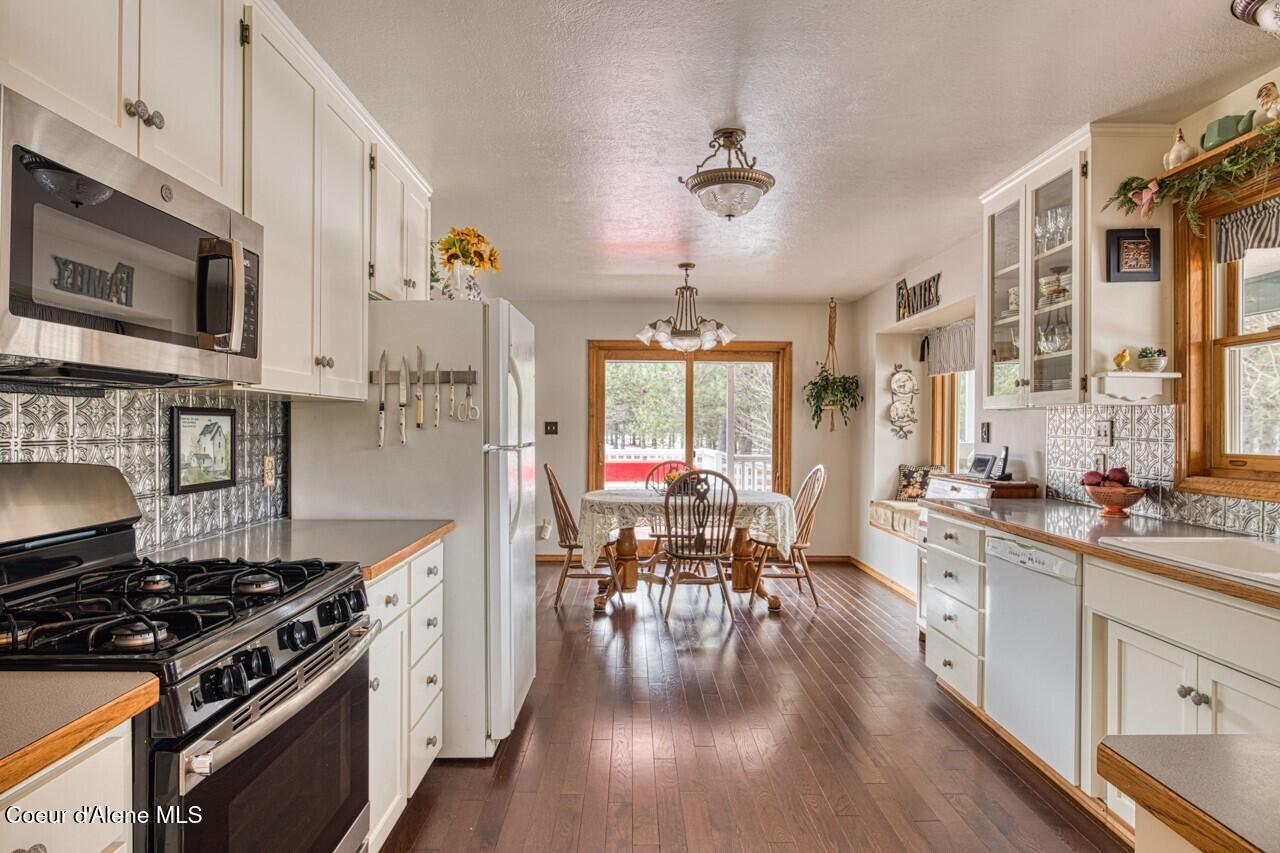 415 Shale Road Priest River, ID 83856 - Photo 3 of 58 New hardwood floors