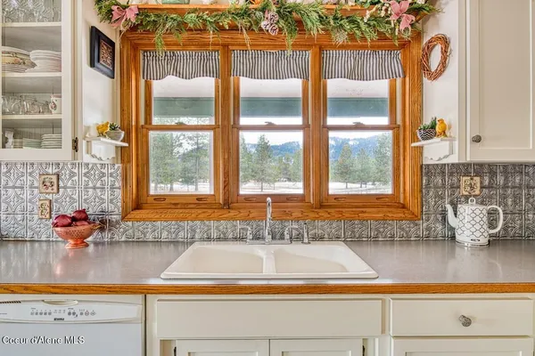 $999,900 | 415 Shale Road, Priest River, ID 83856