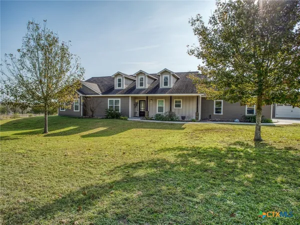$685,000 | 205 North Avenue D, Shiner, TX 77984