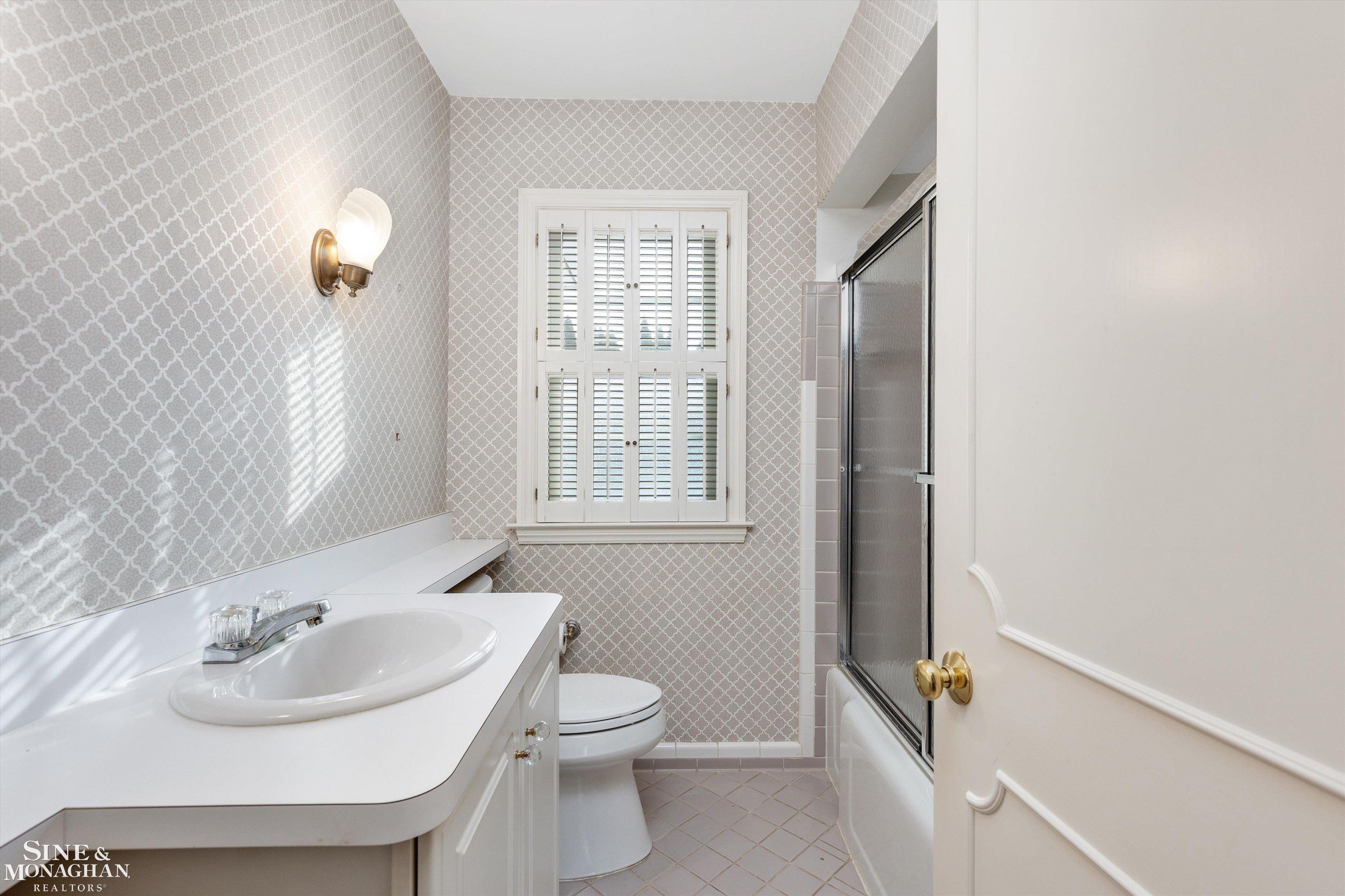 262 Stephens Road Grosse Pointe, MI 48236 - Photo 17 of 33 50166432-2917ea3b-ab88-4672-95e9-579865d85301.JPG