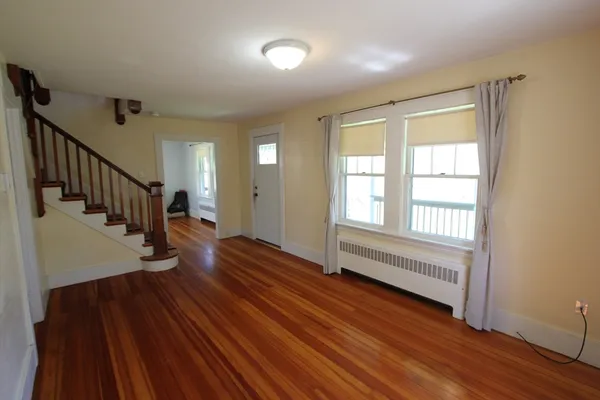 $2,700 | 41 South Street, Franklin, MA 02038