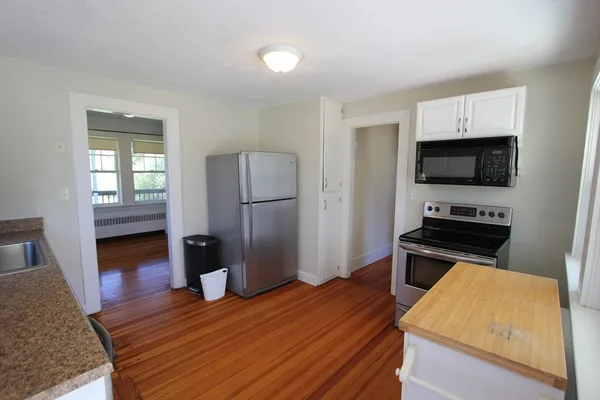 $2,700 | 41 South Street, Franklin, MA 02038