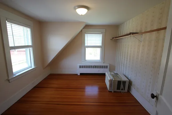$2,700 | 41 South Street, Franklin, MA 02038