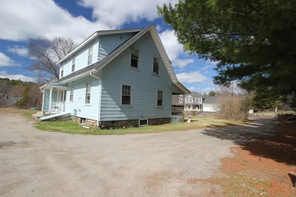 $2,700 | 41 South Street, Franklin, MA 02038