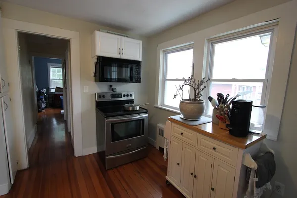 $2,700 | 41 South Street, Franklin, MA 02038