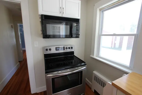 $2,700 | 41 South Street, Franklin, MA 02038