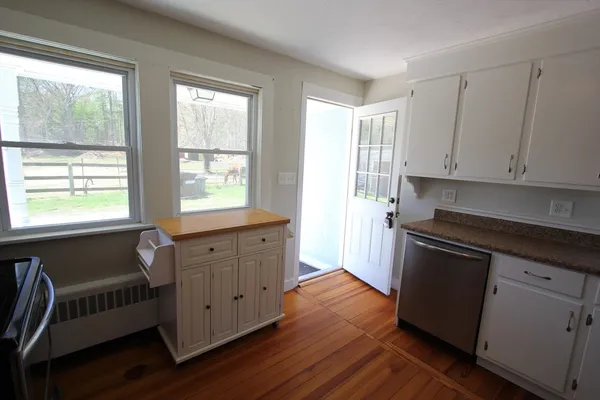 $2,700 | 41 South Street, Franklin, MA 02038