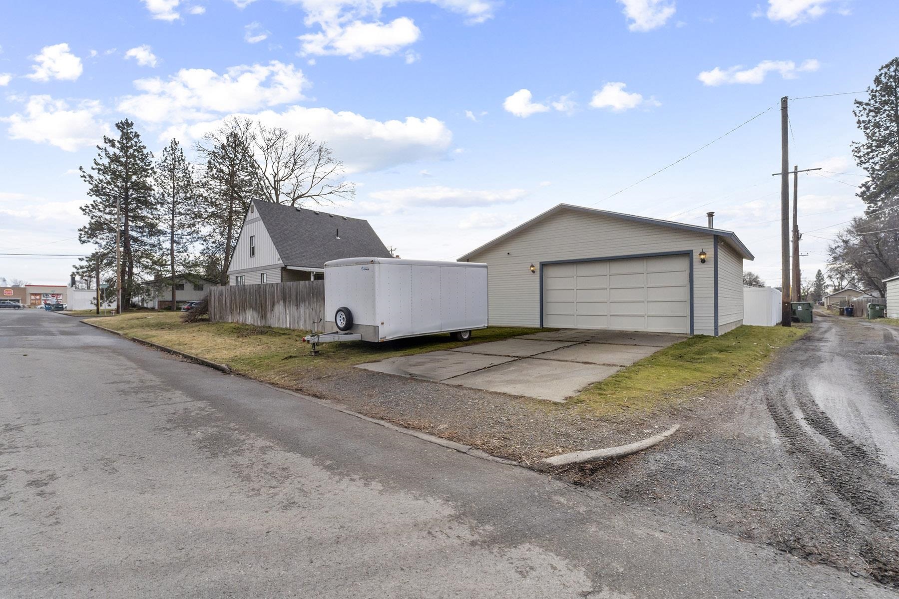 4227 North Atlantic Street Spokane, WA 99205 - Photo 4 of 50
